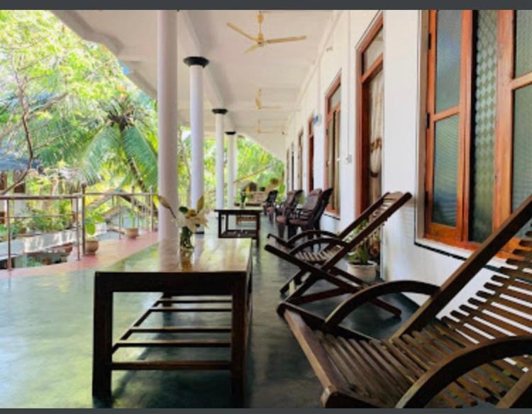Sea Rock Beach Hotel Arugam Bay Exteriör bild